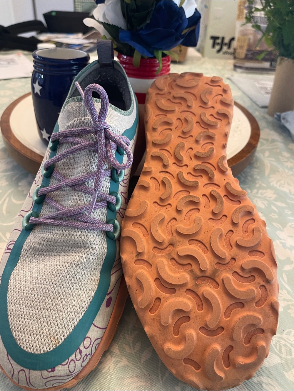 AllBirds runner, Athletic Shoe with Purple Laces UNIQUE design